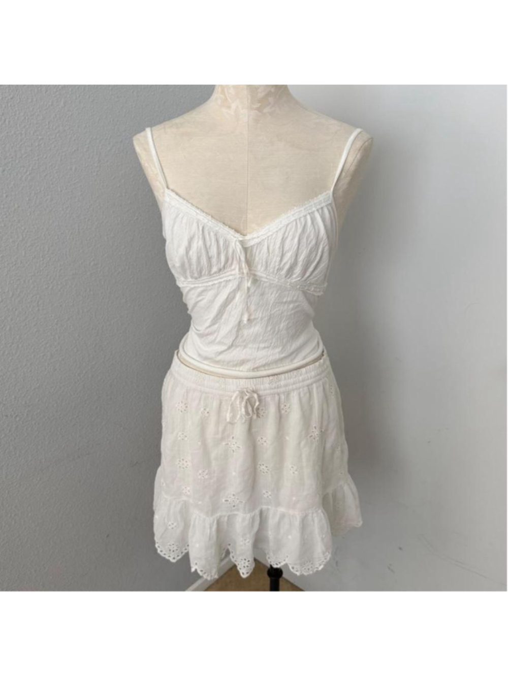 Aerie white cotton blend mini skirt with adjustable waistband - Size M